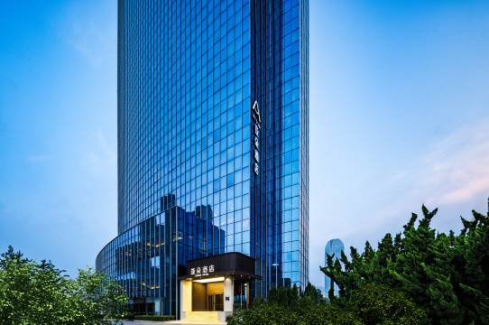 大连星海广场会展中心地铁站亚朵酒店