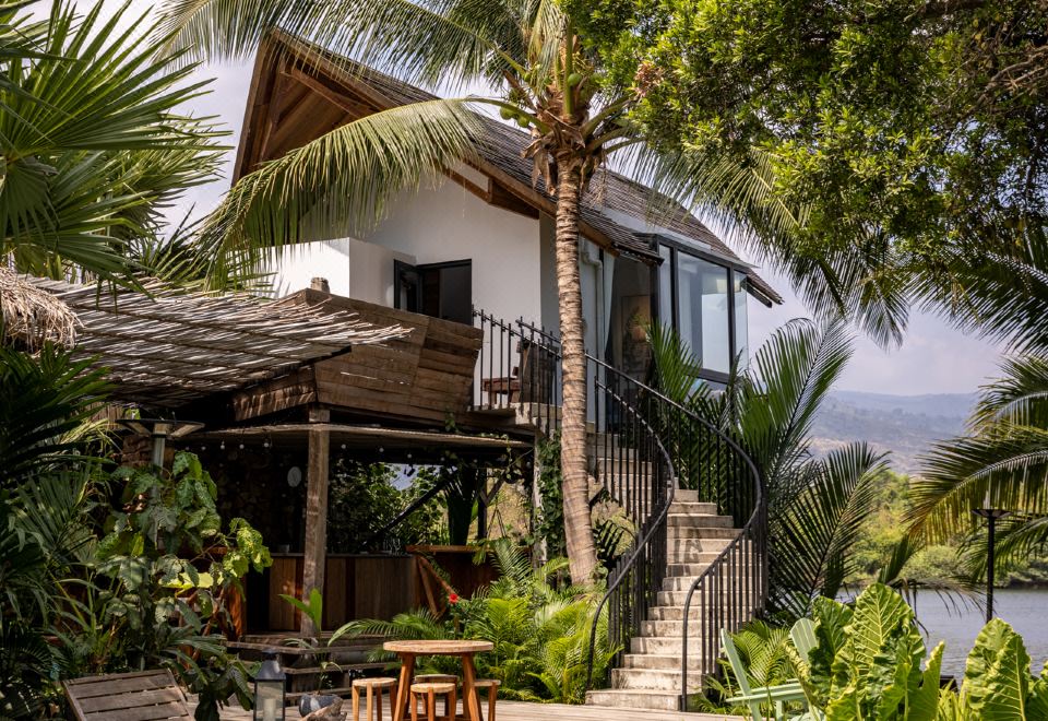 Daya Villa Hotel Overview