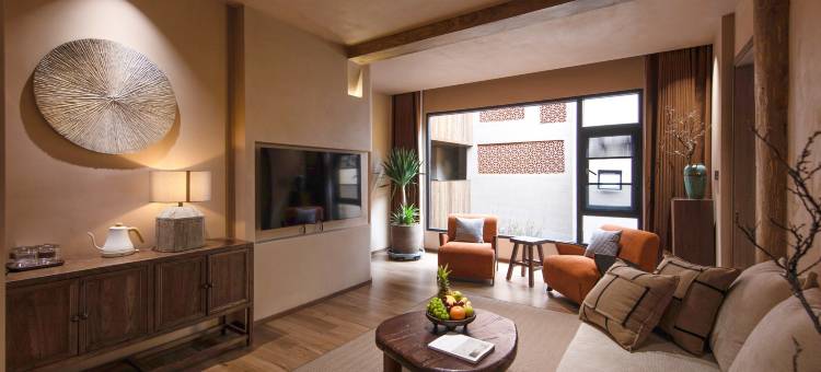 香格里拉无夏而立设计师民宿(独克宗古城店)图片