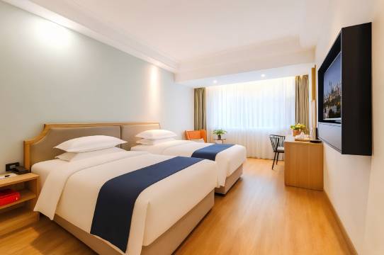 观桥YOUNG|拾趣Live静谧美宿(山东财经大学银座奥特莱斯店)