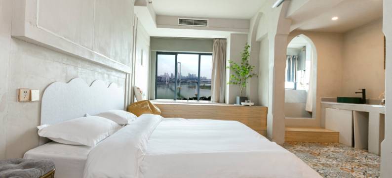 云朵江景民宿(重庆解放碑十八梯店)图片