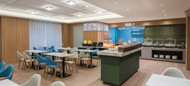 云居酒店(阜阳阜南爱琴海购物广场店)图片