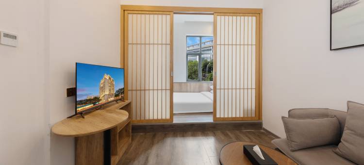 深圳睿亚酒店式公寓(华强北科学馆地铁站店)图片