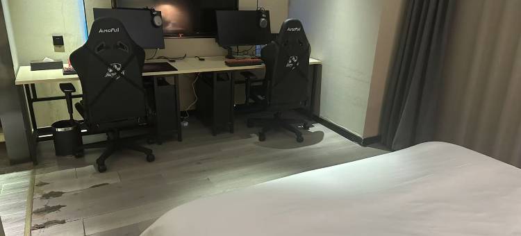 蚂蚁·光年电竞酒店(西安太白南路地铁站店)图片