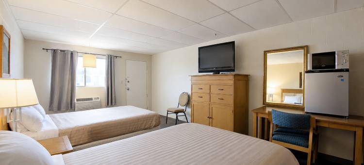 First Inn by OYO Quinter Hwy 70图片