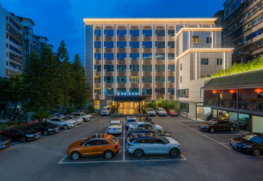 悦森·忆致酒店（城市中心广场达一中朝阳校区店）外景图