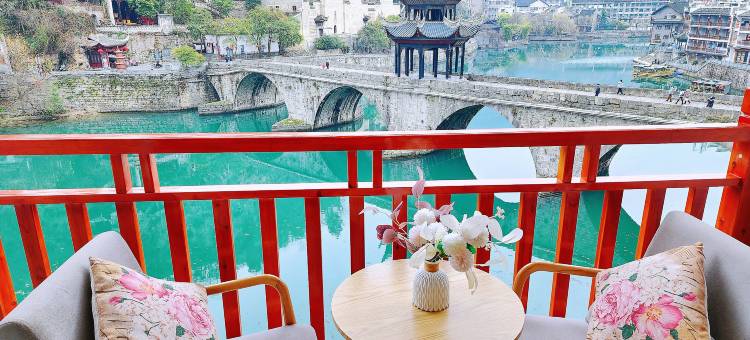 追梦水榭·Riverside lnn观景客栈(镇远古城店)图片