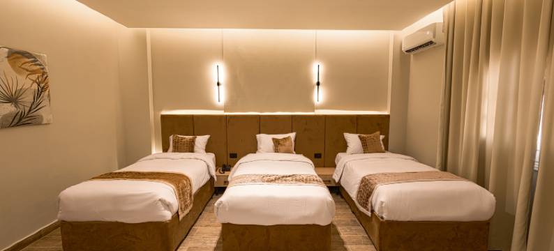 金色之家(Golden House)图片