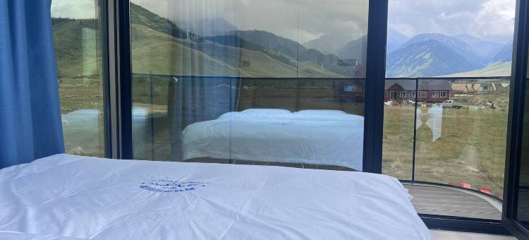 昭苏夏塔飞行营地图片