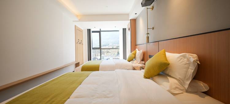 曼州世纪酒店(普格县螺髻山风景区店)图片