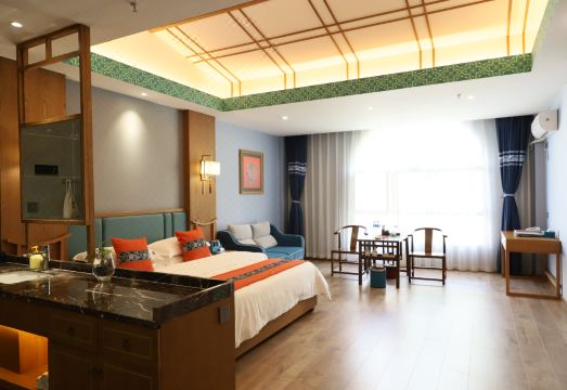 56 Nationalities Hotel Hotel Overview