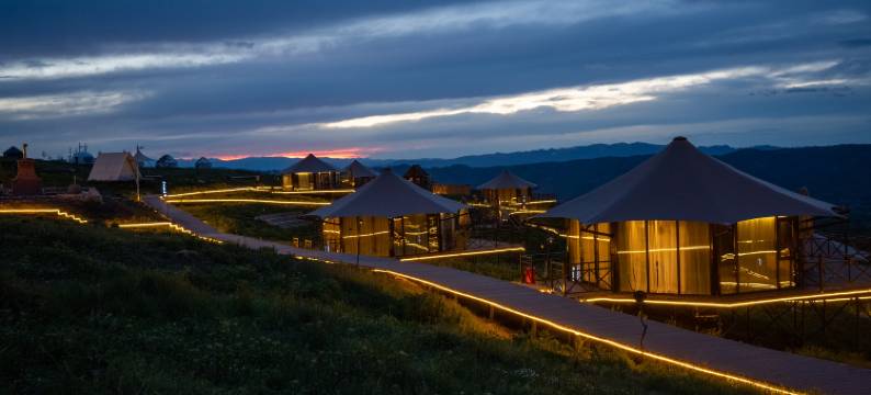 新疆喀拉峻花间营·云驰谷图片