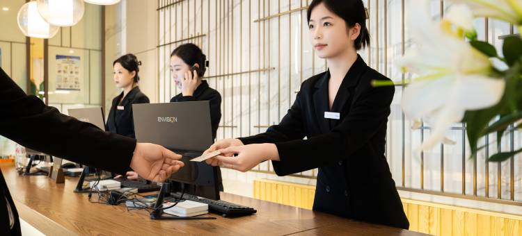 白玉兰酒店(沧州盐山凤凰公园店)图片