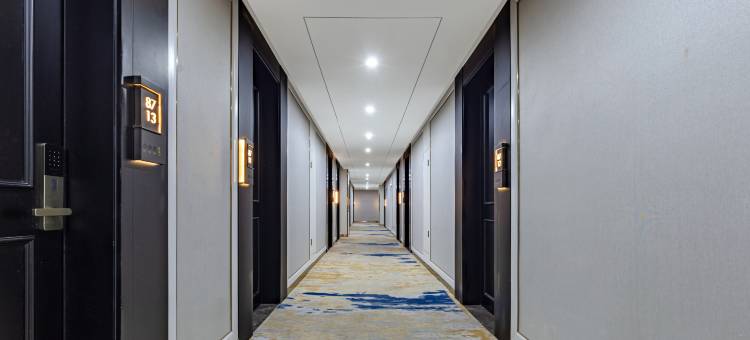 如家睿柏·云酒店(防城港北站四通八达国际广场店)图片