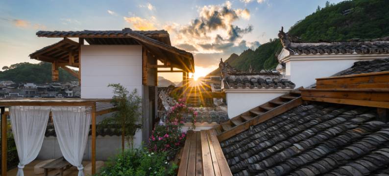 鸾喜隐山.永福荣畔江小院(镇远古城店)图片