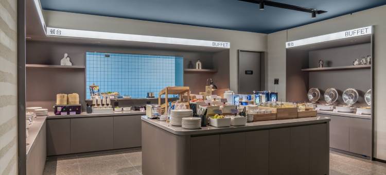 重庆解放碑较场口地铁站轻居酒店图片