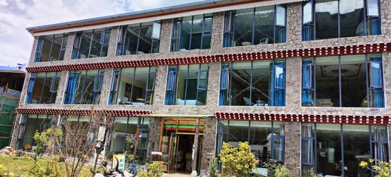 巴松措遇见你·餐吧观景民宿图片