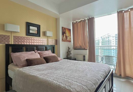 Azure Urban Resort Residences by MicasaAzure77 Hotel Overview