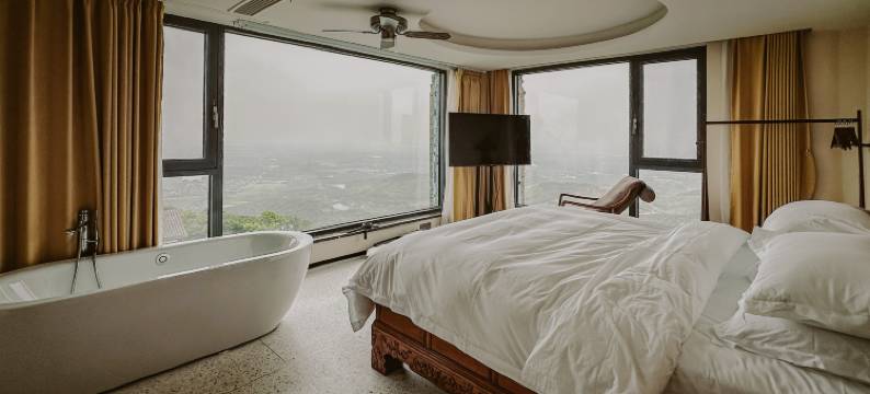 句容顶宫观日悬崖民宿图片