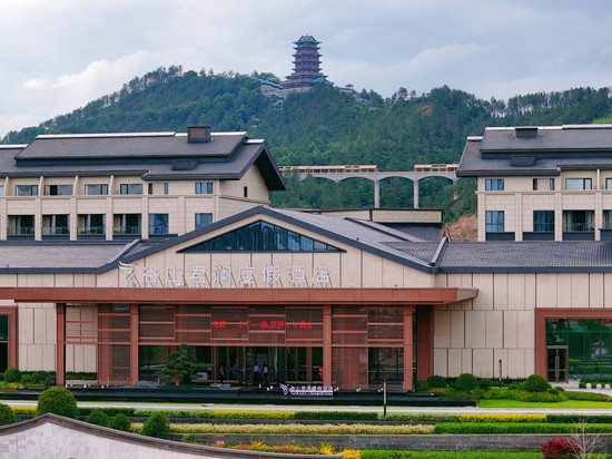 信丰谷山君澜度假酒店
