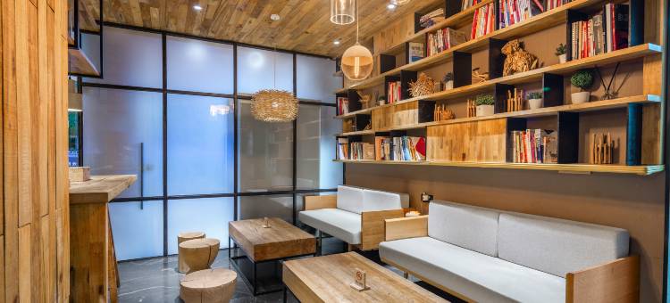 广州火车站微八逸居酒店(白云世界皮具贸易中心店)图片