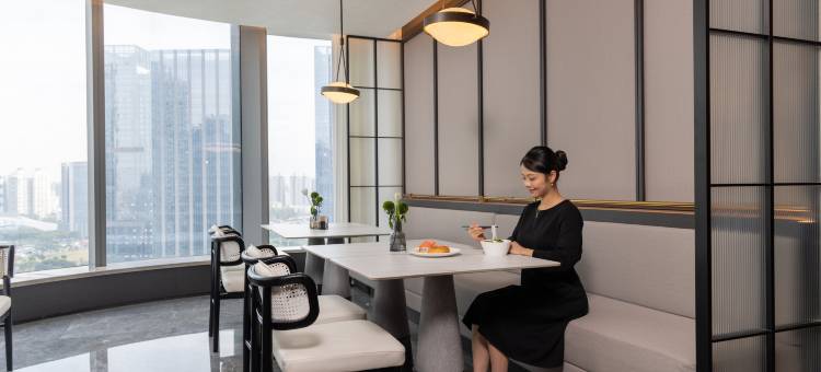 惠州华贸天地荣灿江景亚朵酒店图片