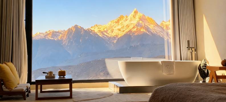 德钦梅里观云伴山·雾浓顶图片