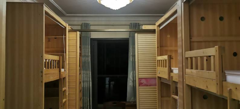 到站蜂房Al太空舱独立小屋青年旅舍(桂林北站店)图片