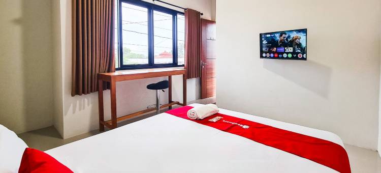 红多兹家庭旅馆普禾加多火车站2(RedDoorz near Stasiun Purwokerto 2)图片