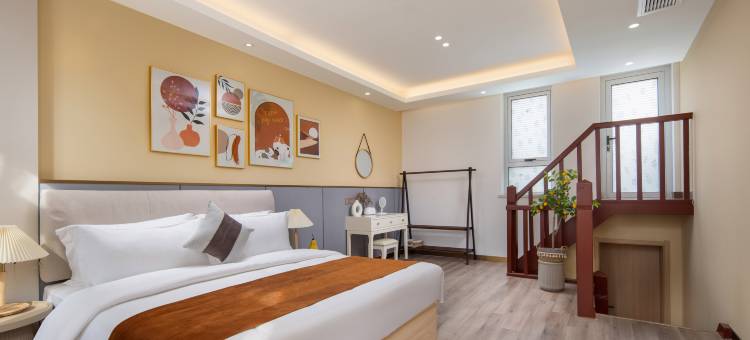 城之南海之角·种花小筑里院民宿(中山路栈桥店)图片