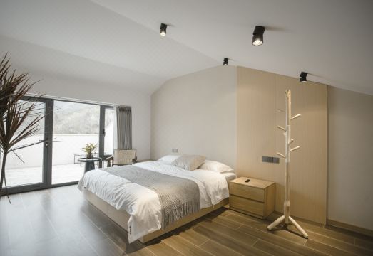 Township Mid-Levels Homestay Hotel Overview