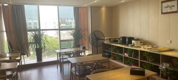 天伦时尚酒店(商丘高铁火车站店)图片