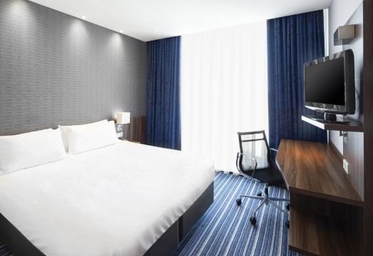 Holiday Inn Express AMSTERDAM - SCHIPHOL by IHG Hotel Overview