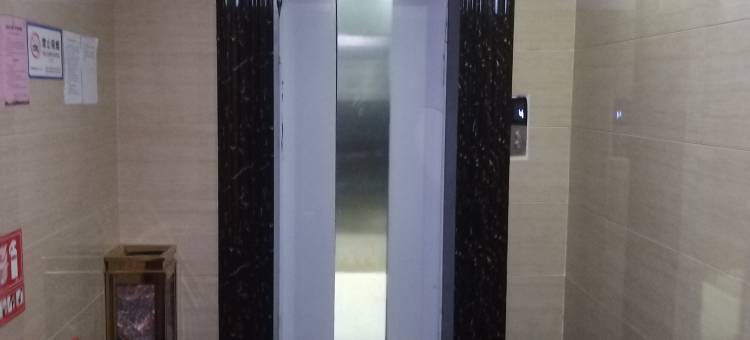 东森假日酒店(峨边步行街店)图片