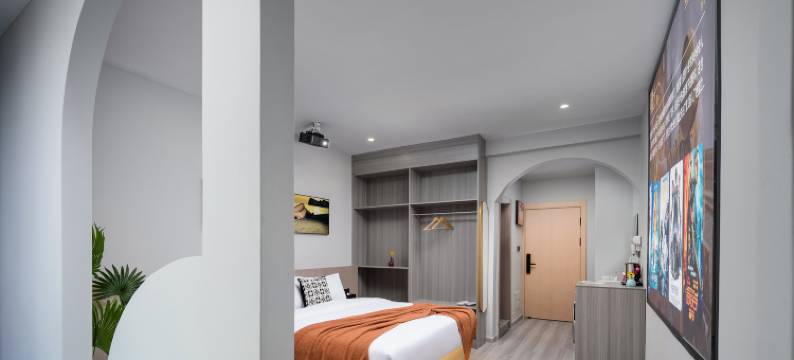 清雅轩智能巨幕影院民宿(贵阳花果园五里冲地铁站店)图片