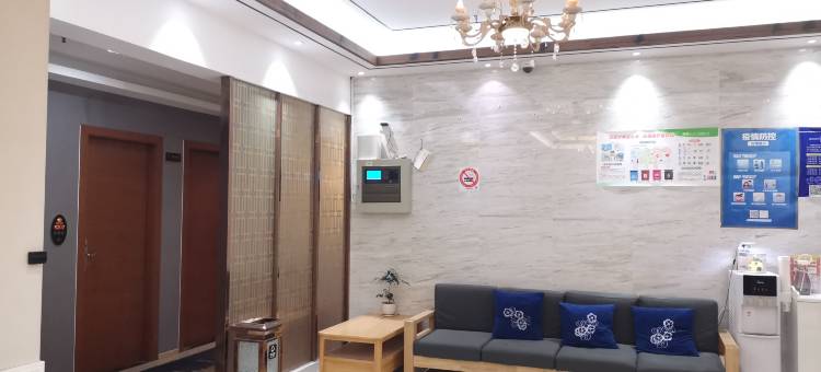 网美电竞民宿(上海东兰路地铁站店)图片