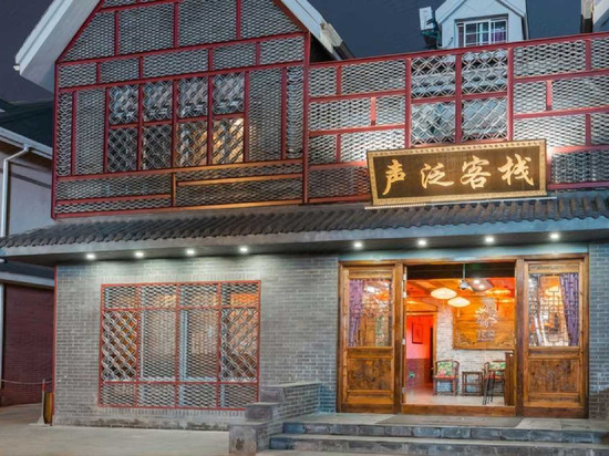 轻住·声泛宾馆(上海青浦漕盈路地铁站店)