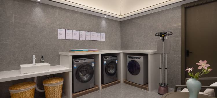 陌上轻雅酒店(阜阳颍州里二里井夜市东方恒隆MALL店)图片