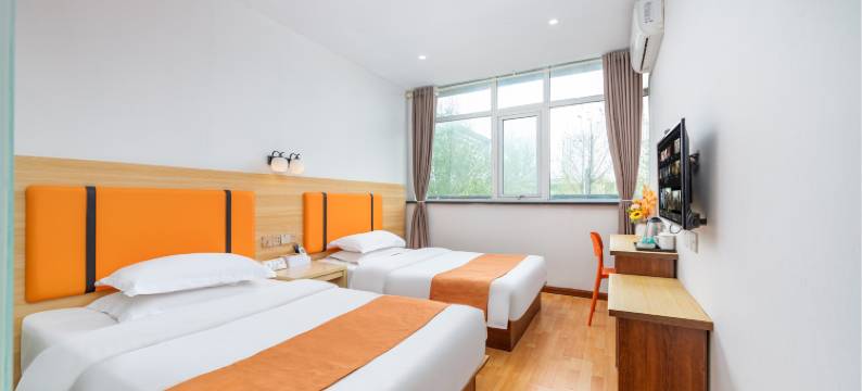 郑州乐驻假日酒店(经开广场地铁站店)图片