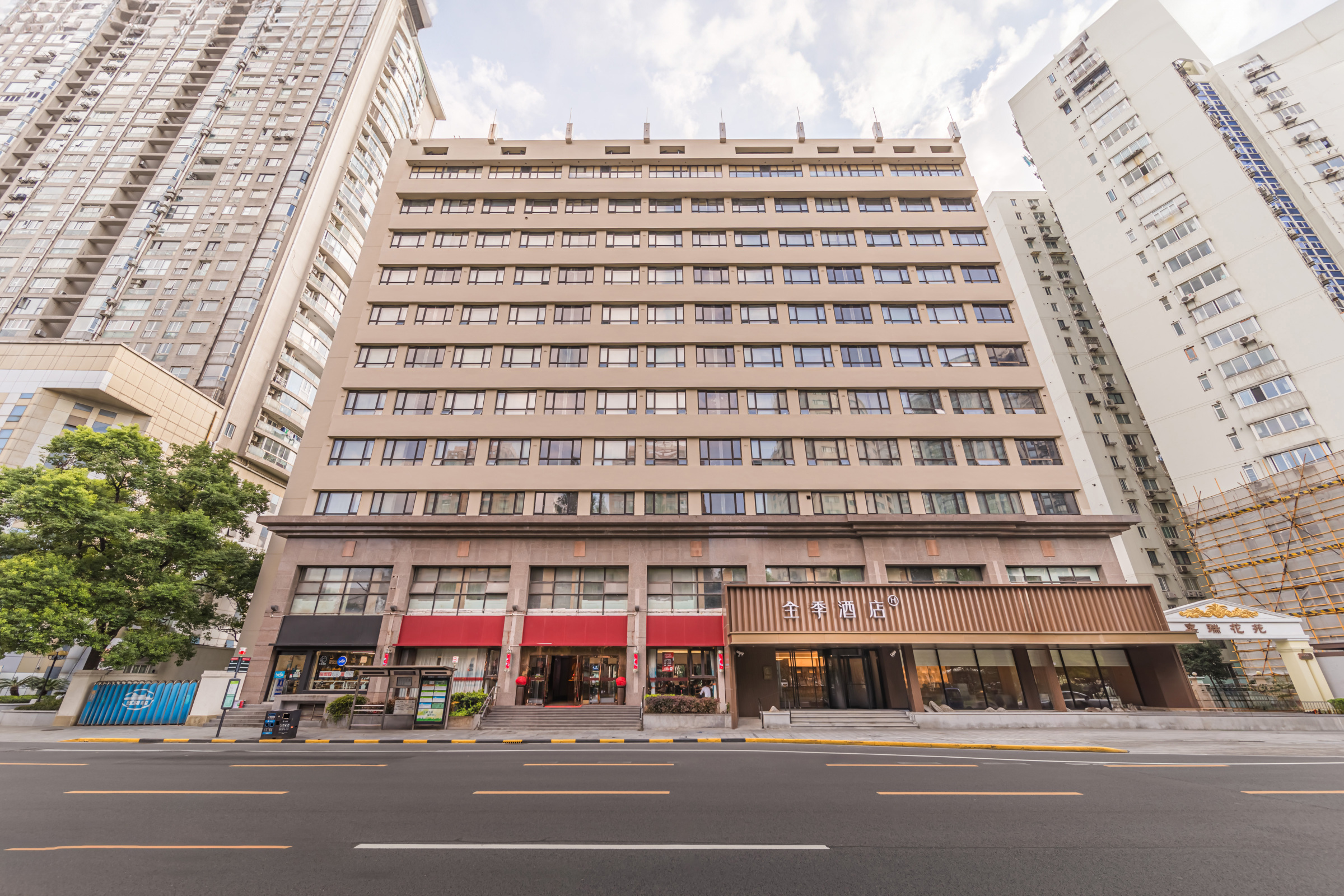 JI Hotel (Shanghai Xuhui Zhaojiabang Road)Over view