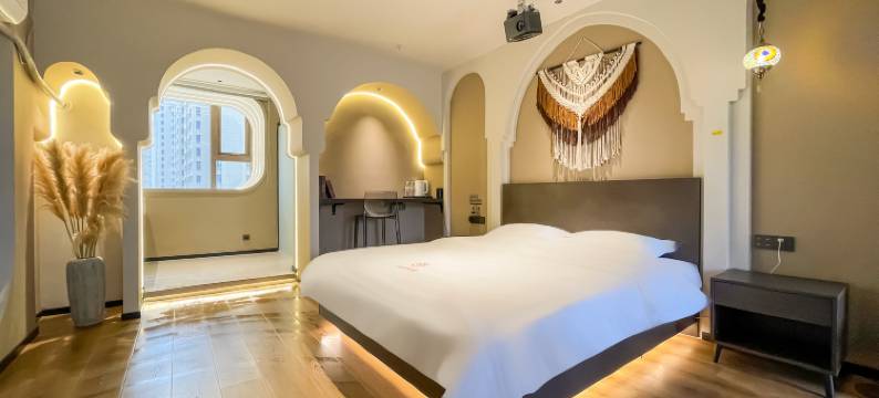 宿不同设计师民宿(开封清明上河园店)图片