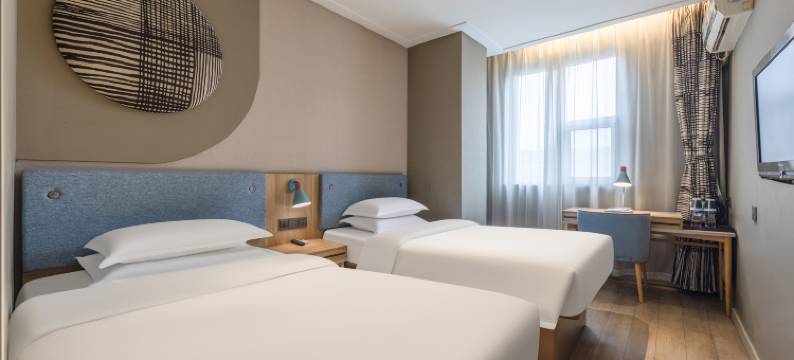 丽睿酒店(慈溪银泰城上林坊步行街店)图片