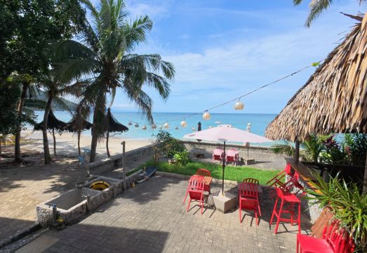 FreeDive Inn Hotel Overview