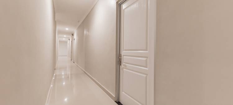 RedDoorz Plus near Surapati Core图片