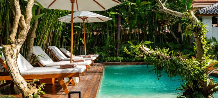 Hijau Villa by EVDEkimi – 迷人的兩房度假別墅，附泳池(Hijau Villa by EVDEkimi – Charming 2BR escape w/pool, outdoor lounge, lush garden)图片