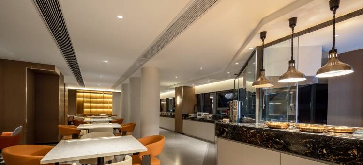 拜然·私汤智能影院设计师酒店(兴义桔山广场汇金中心店)图片