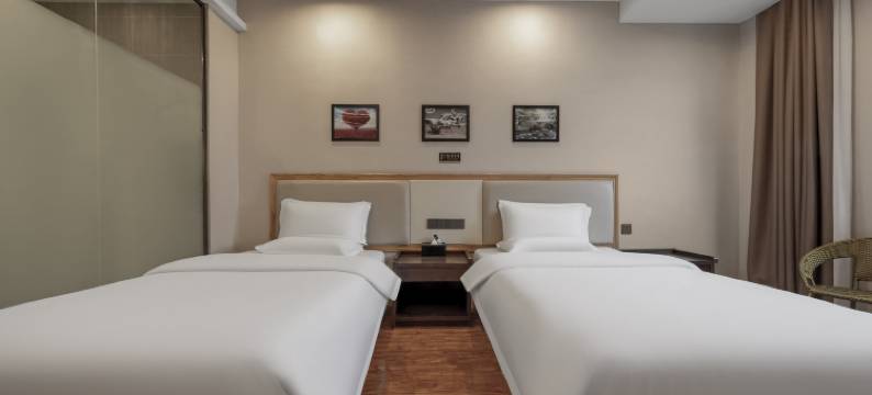 多彩云族酒店(龙洞堡机场店)图片