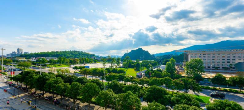 肇庆·富米FullmeCinemaBathtub设计酒店(七星岩东门广场店)图片