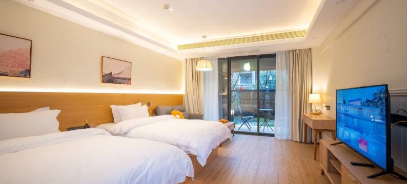 百林间温泉度假酒店(青城山站店)图片