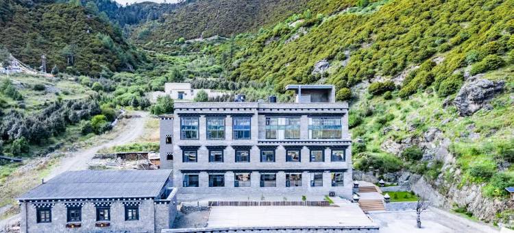 松吉山居酒店(稻城亚丁景区亚丁村店)图片